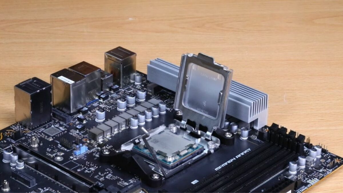 Take A Peek Into The AMD Ryzen 7000 CPU Featuring The AM5 Socket!